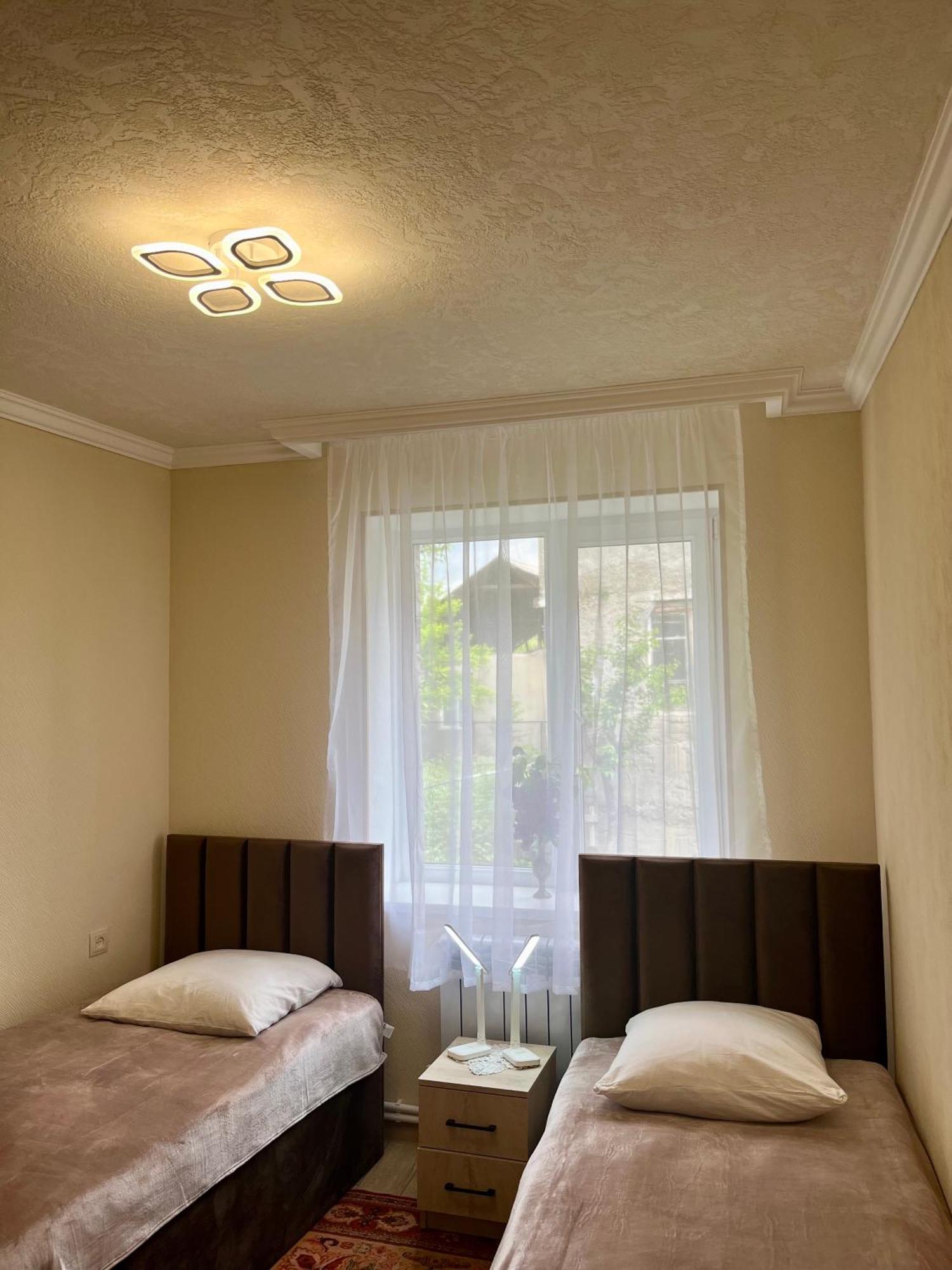 Inexpensive House Bed and Breakfast Βανατζόρ Εξωτερικό φωτογραφία