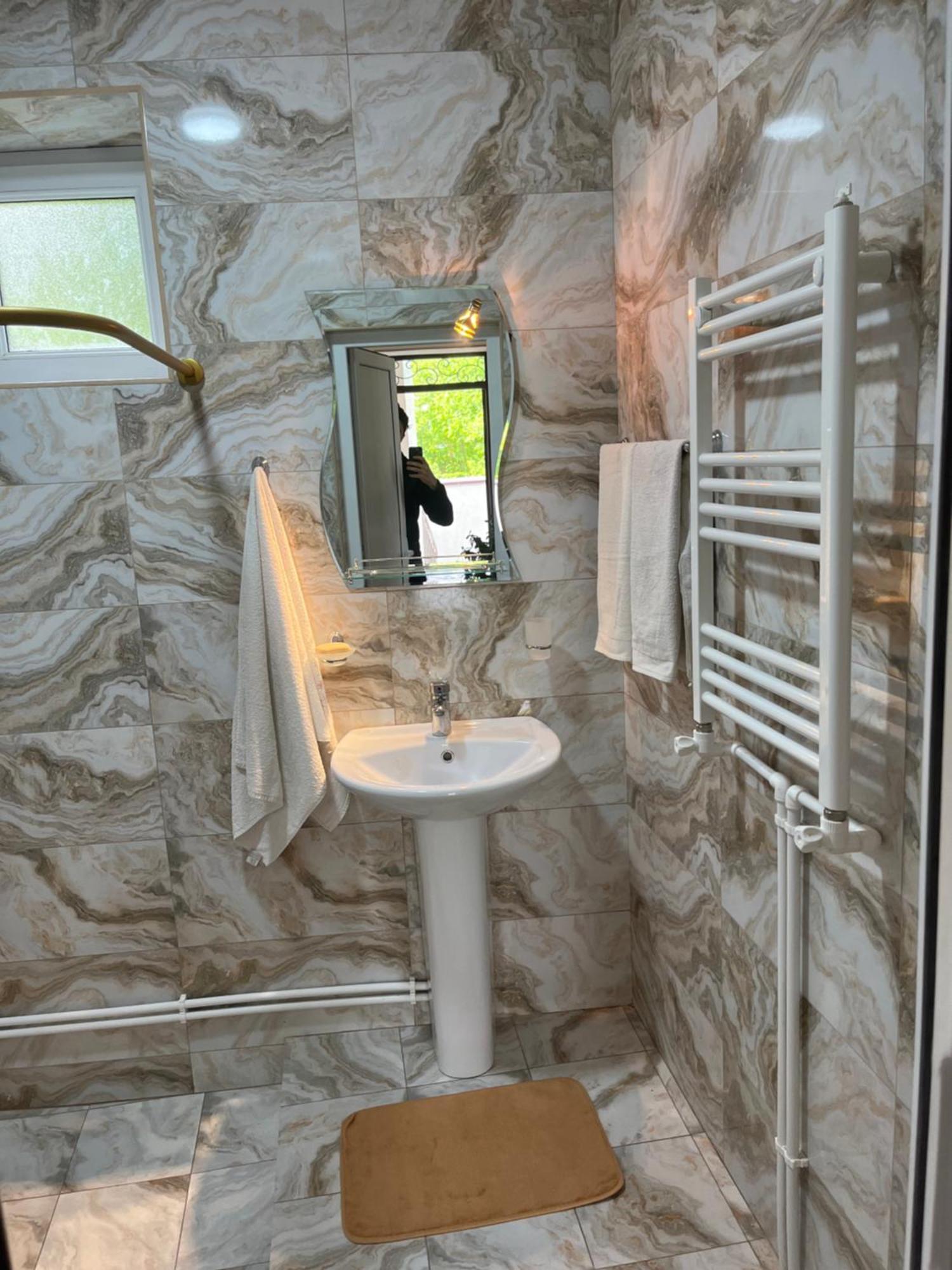Inexpensive House Bed and Breakfast Βανατζόρ Εξωτερικό φωτογραφία